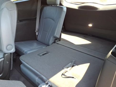 Used 2024 Buick Enclave Essence w/ Experience Buick Package FWD image 9