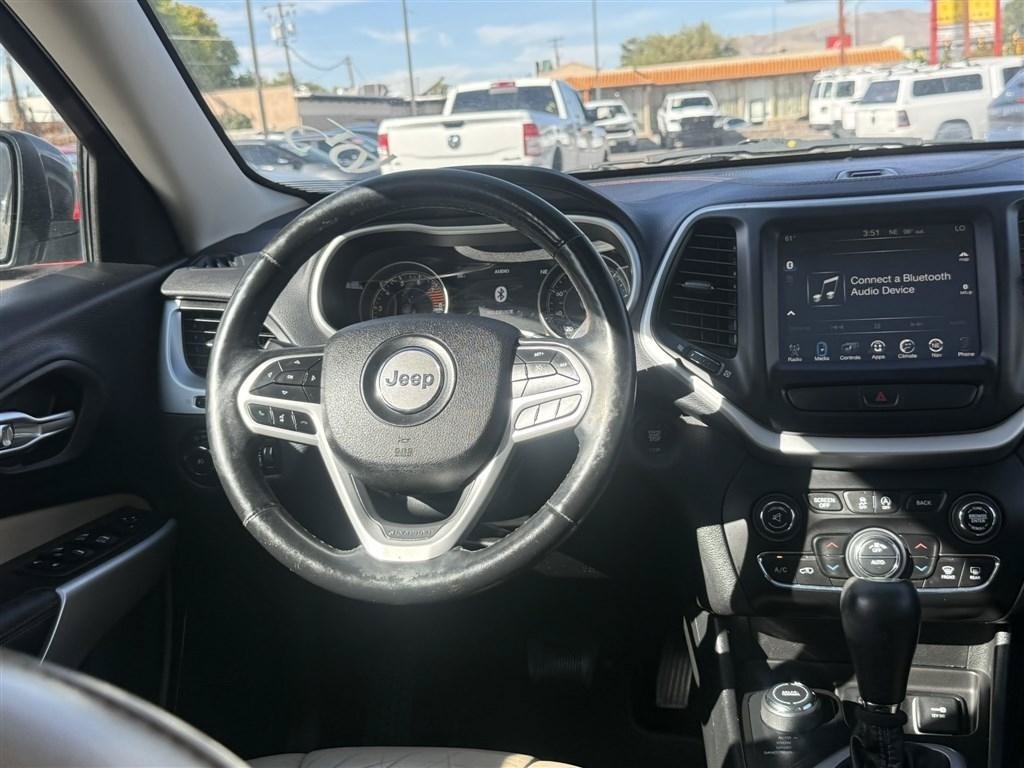 Used 2017 Jeep Cherokee Limited AWD/4WD image 17