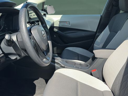 Used 2025 Toyota Corolla LE FWD image 22