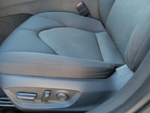 Certified 2020 Toyota Camry LE image 21