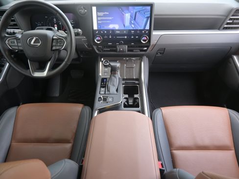 Used 2024 Lexus GX 550 w/ Cold Area Package AWD/4WD image 32
