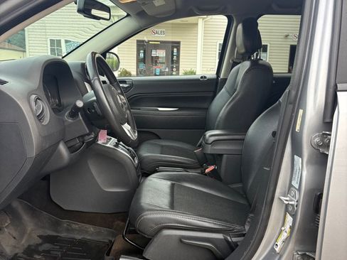 Used 2016 Jeep Compass Latitude AWD/4WD image 9