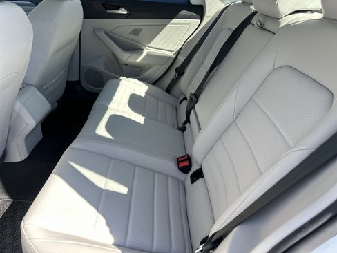 Used 2024 Volkswagen Jetta SE w/ Panoramic Sunroof Package FWD image 9