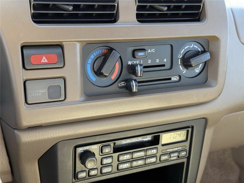 Used 1998 Nissan Frontier XE RWD image 21