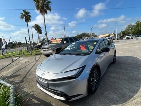 Used 2023 Toyota Prius XLE FWD image 1