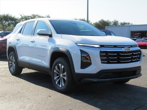 New 2026 Chevrolet Equinox LT image 3