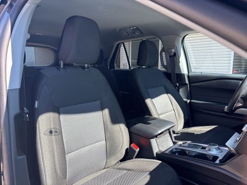 Used 2024 Ford Explorer XLT image 16