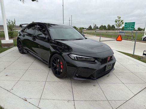 Used 2023 Honda Civic Type R image 2