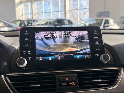Used 2018 Honda Accord Touring image 16