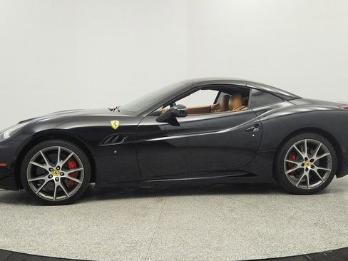 Used 2012 Ferrari California image 2