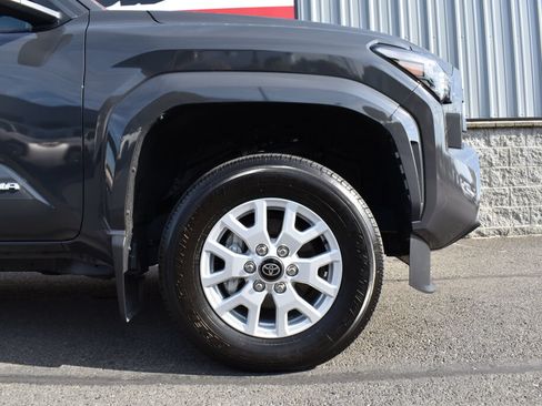 Certified 2025 Toyota Tacoma SR5 AWD/4WD image 28
