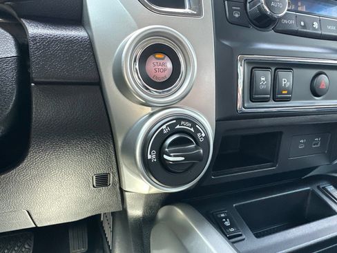 Used 2020 Nissan Titan SV w/ SV Convenience Package AWD/4WD image 62