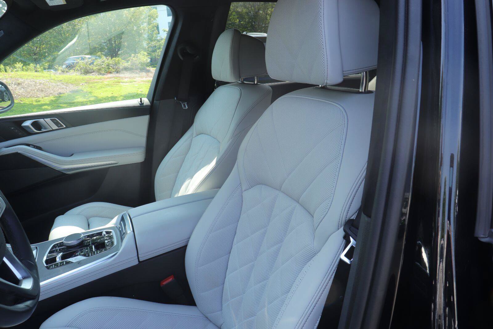 Used 2024 BMW X7 xDrive40i w/ Premium Package AWD/4WD image 13