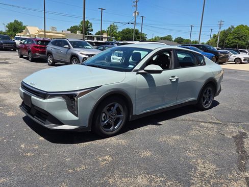 Used 2025 Kia K4 FWD image 3