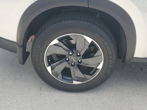 Certified 2024 Nissan Rogue SV AWD/4WD image 13