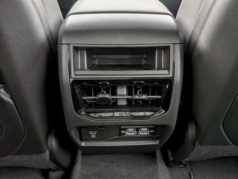 New 2025 Jeep Grand Cherokee Altitude image 30