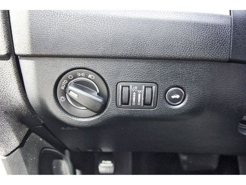 Used 2017 Chrysler 300 Limited image 22