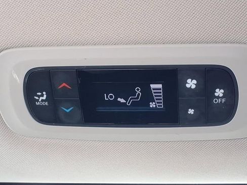 Used 2023 Chrysler Voyager LX FWD image 21
