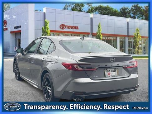 Used 2025 Toyota Camry SE image 8