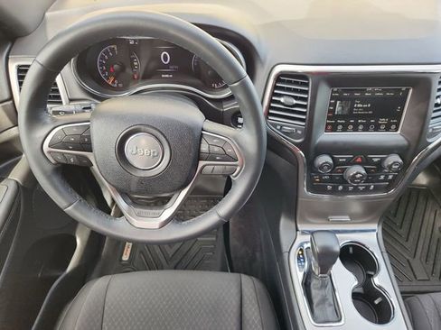 Used 2018 Jeep Grand Cherokee Laredo image 11