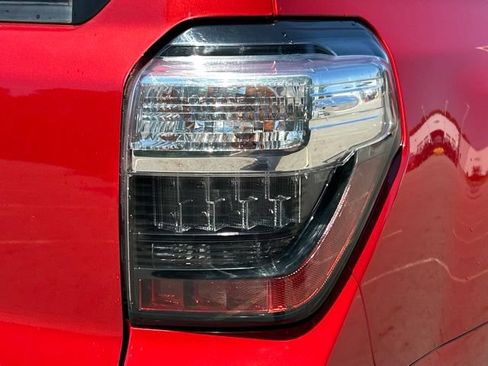 Used 2021 Toyota 4Runner TRD Off-Road Premium w/ Moonroof Package AWD/4WD image 17