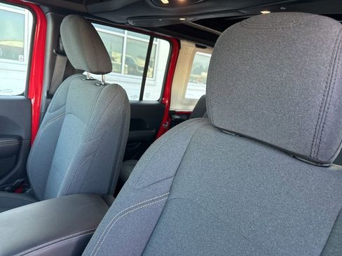 Used 2025 Jeep Wrangler Unlimited Sahara w/ Safety Group image 15