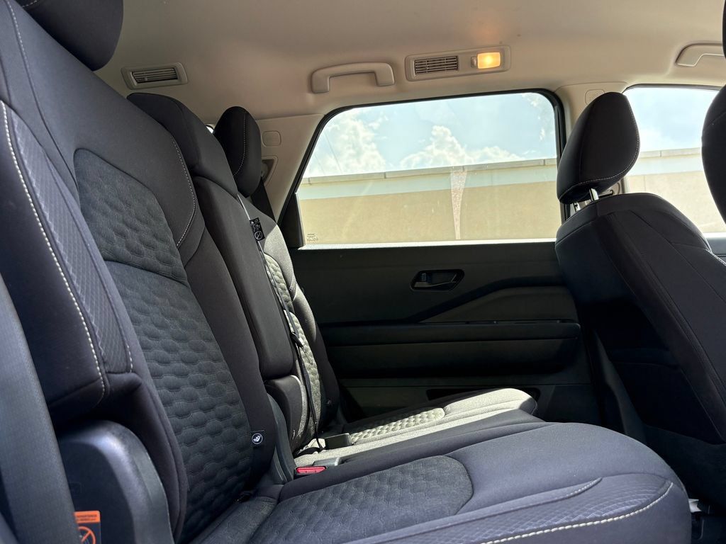 Used 2025 Nissan Pathfinder SV FWD image 26