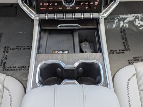 Used 2024 GMC Acadia Denali image 18