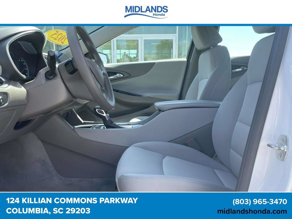 Used 2025 Chevrolet Malibu LT FWD image 13