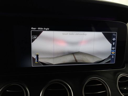 Used 2017 Mercedes-Benz E 300 4MATIC image 26