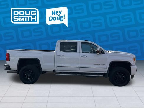 Used 2018 GMC Sierra 2500 Denali w/ Duramax Plus Package AWD/4WD image 6