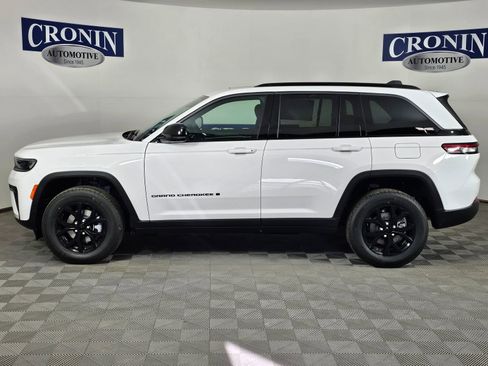 New 2026 Jeep Grand Cherokee Laredo image 2