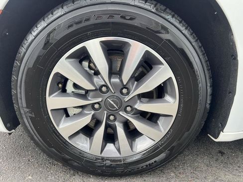Used 2024 Chrysler Pacifica Limited FWD image 29