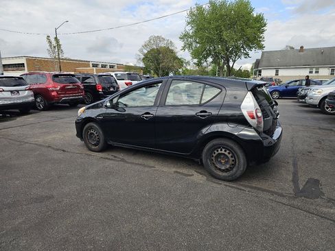 Used 2014 Toyota Prius C One FWD image 7