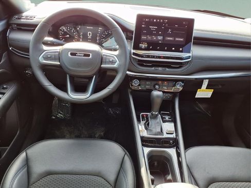 New 2026 Jeep Compass Latitude image 10