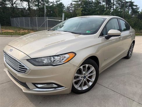 Used 2017 Ford Fusion SE w/ Equipment Group 601A FWD image 1