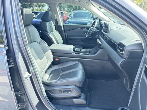 Used 2025 Honda Pilot Touring image 19