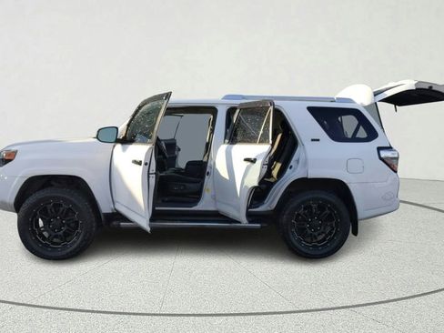 Used 2016 Toyota 4Runner SR5 image 11