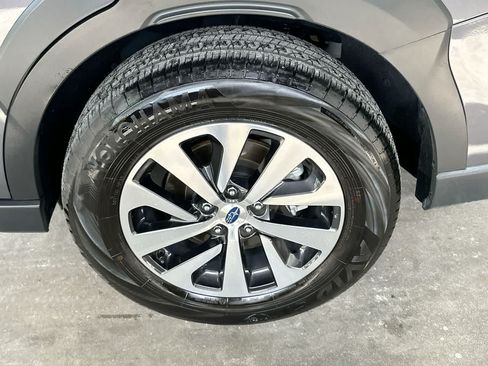 Used 2025 Subaru Outback AWD/4WD image 11