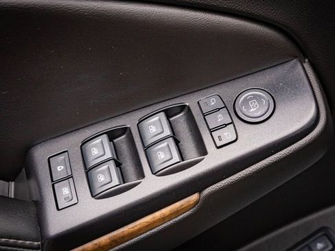 Used 2018 GMC Yukon Denali image 15