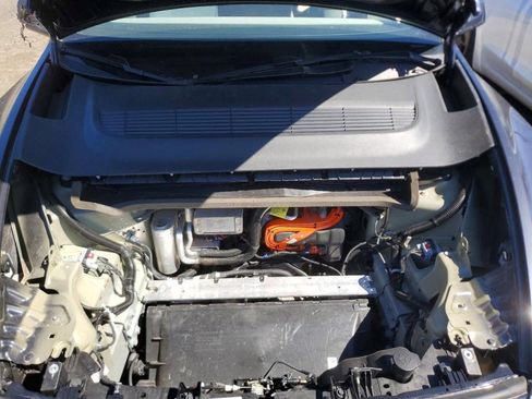 Used 2026 Tesla Model Y AWD image 9