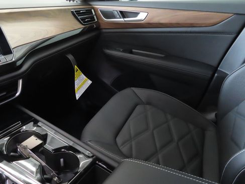 New 2025 Volkswagen Atlas SE image 19