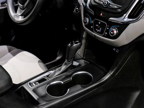 Used 2020 Chevrolet Equinox LT FWD image 22