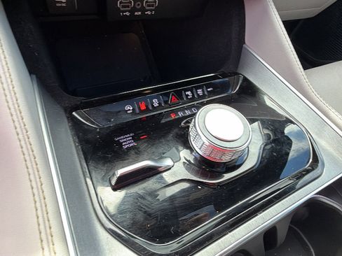 Used 2025 Jeep Wagoneer 4WD w/ Premium Group I image 33