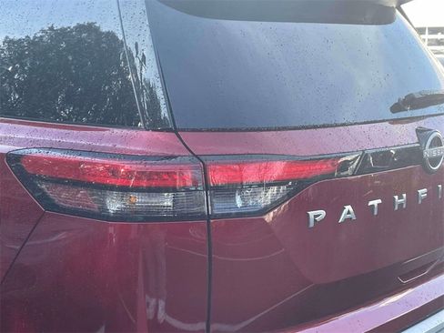 Used 2025 Nissan Pathfinder SL w/ SL Premium Package image 10