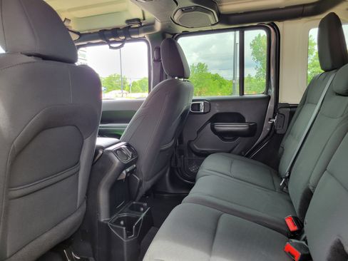 Used 2018 Jeep Wrangler Unlimited Sport S AWD/4WD image 17