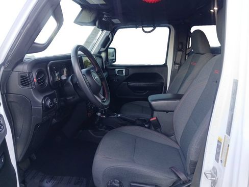 Used 2024 Jeep Gladiator Rubicon w/ Convenience Group AWD/4WD image 19