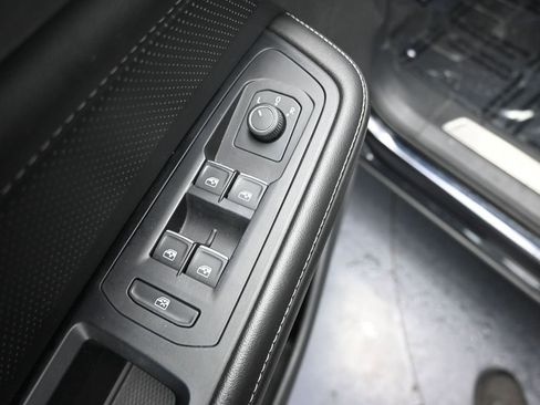 Used 2024 Volkswagen Atlas Cross Sport SE FWD image 20