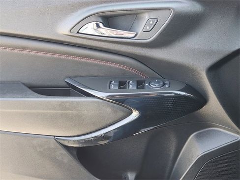 Certified 2024 Chevrolet Trax RS w/ Sunroof Package image 23