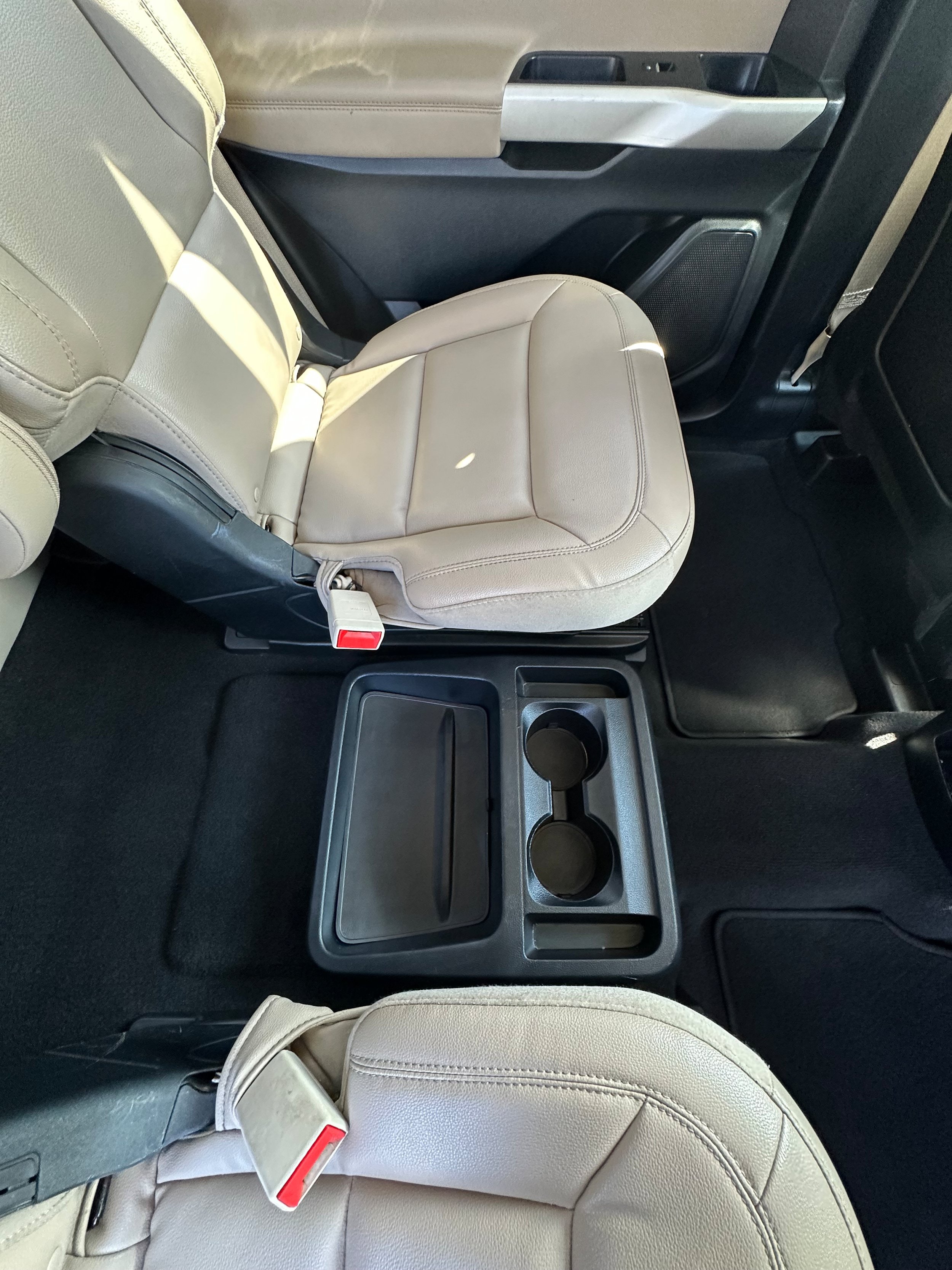 Used 2020 Ford Explorer XLT w/ Equipment Group 202A AWD/4WD image 22